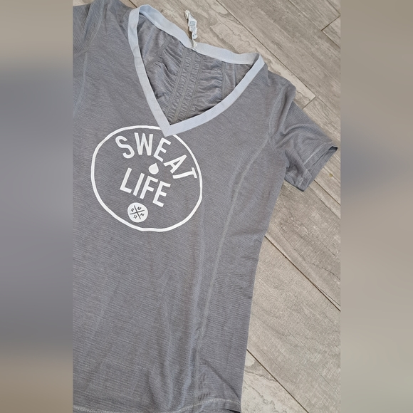 Lululemon tank 6 - Picture 2 of 4